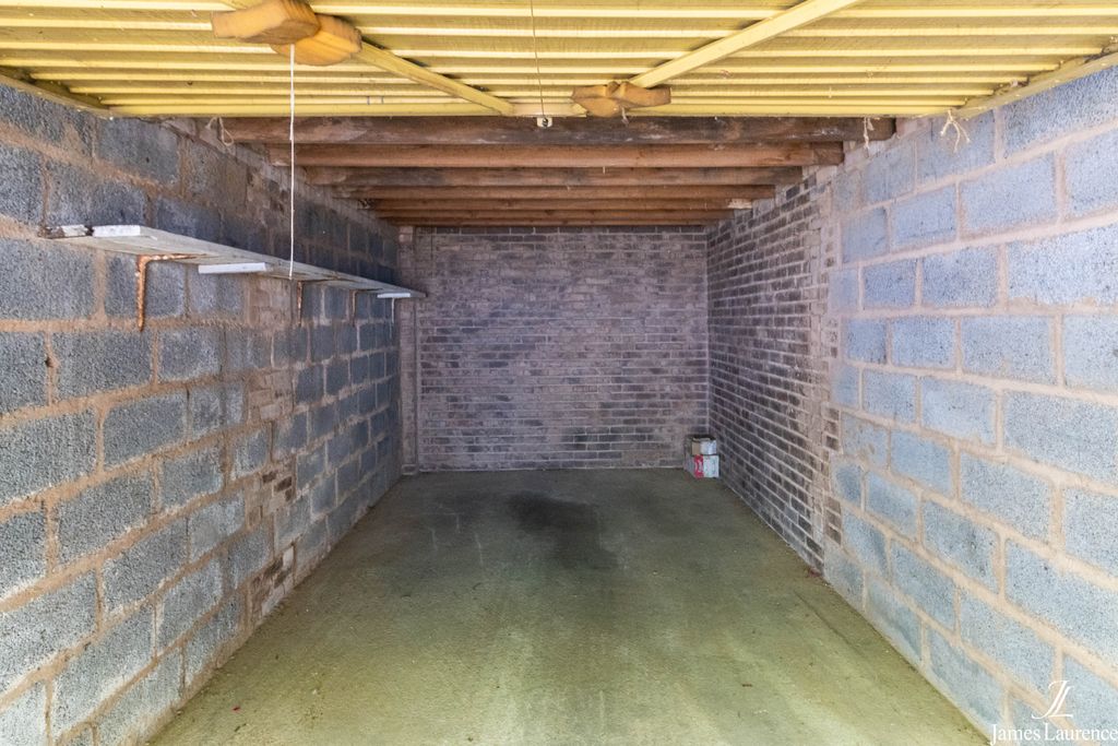 Property photo 2 of 7 8X1A0491