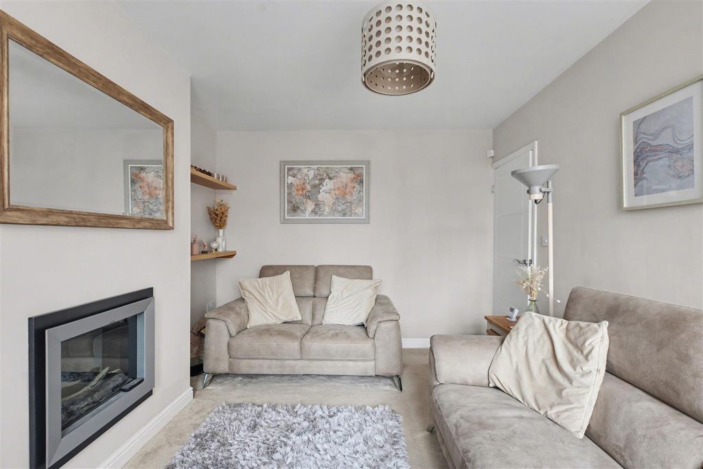 Property photo 3 of 21 Lounge_2.Jpeg