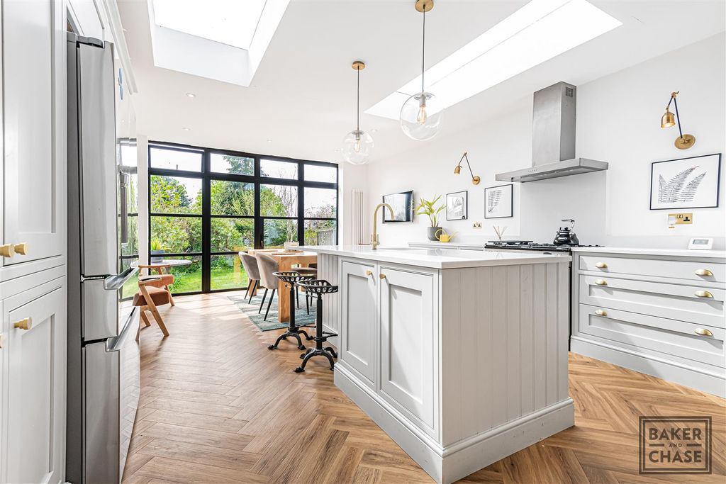 Property photo 2 of 32 Kitchen/Diner