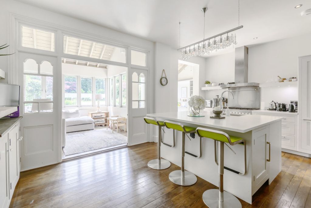 Property photo 1 of 13 859650 (3)