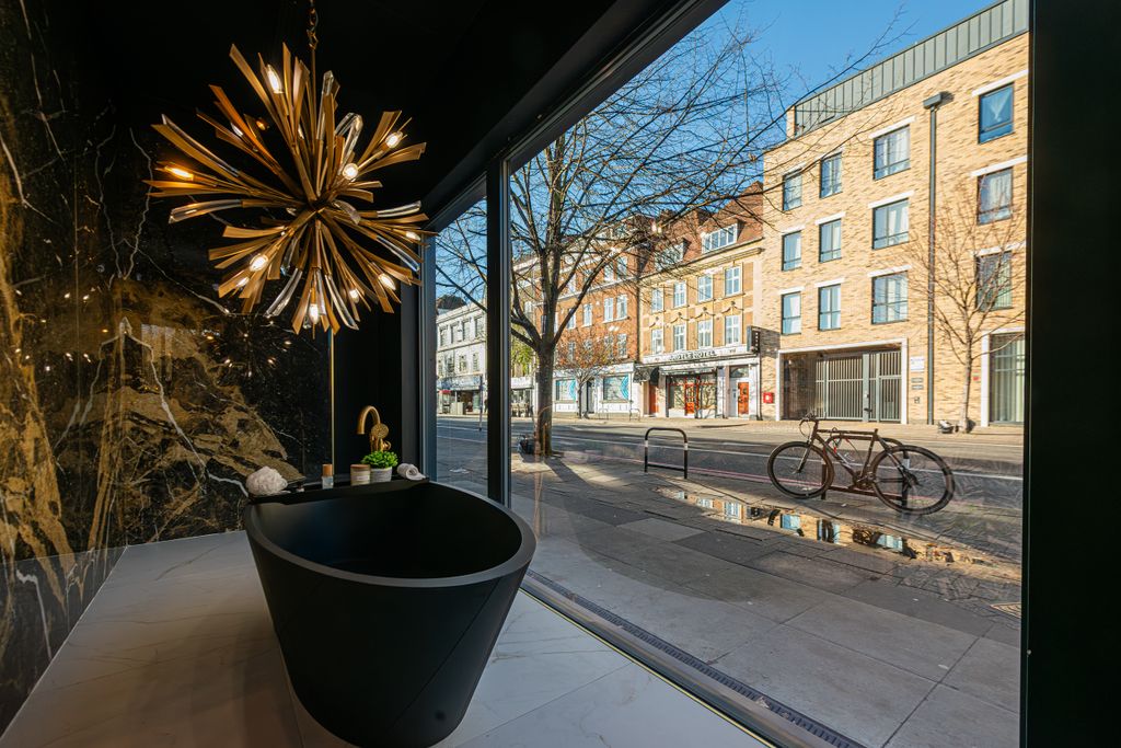 Property photo 2 of 22 Seven Sisters Road 146-007