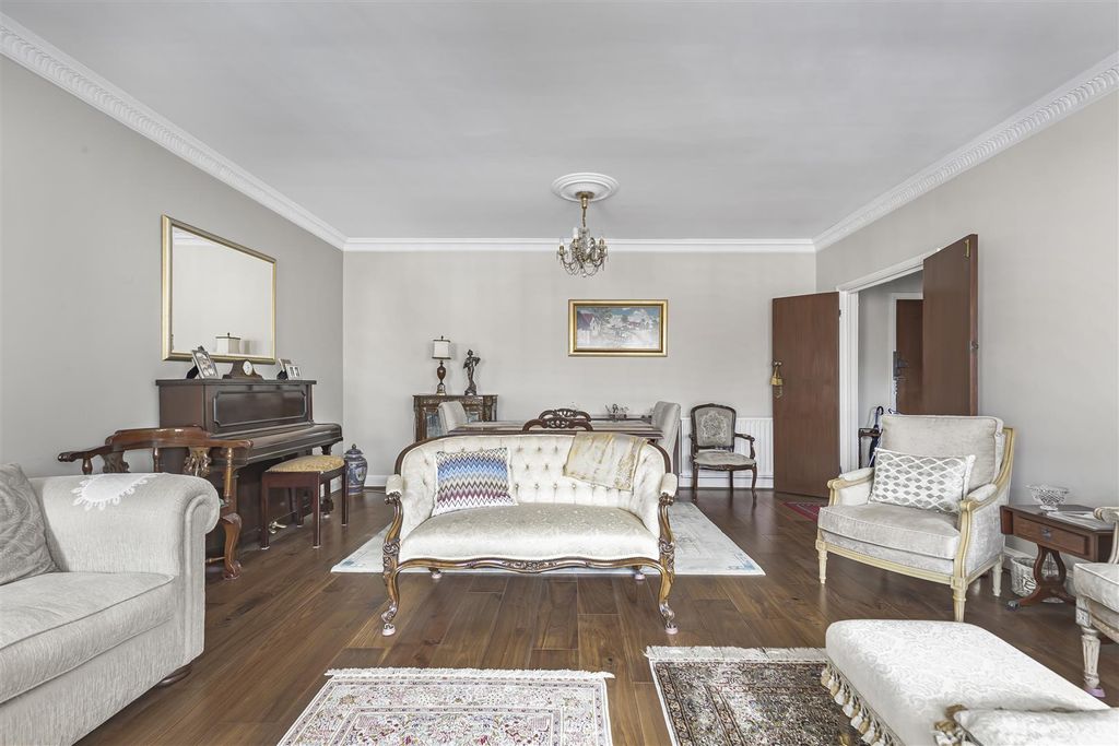 Property photo 1 of 10 Blenheim_House-Sw19__13_.Jpg