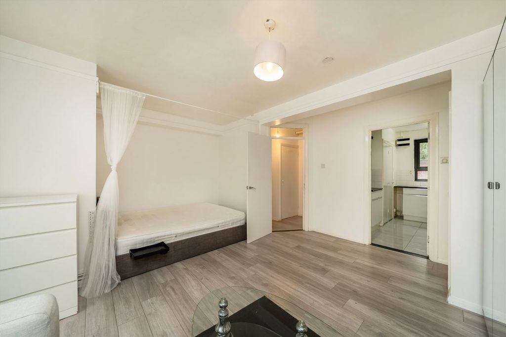 Property photo 2 of 3