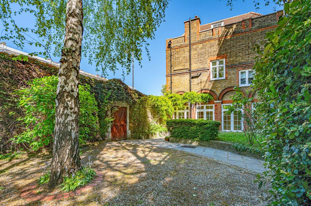 Property photo 2 of 18