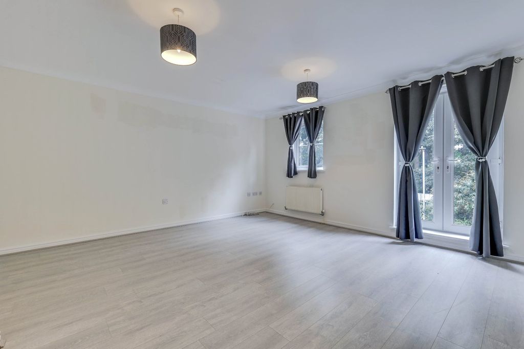 Property photo 2 of 18 Picture No. 04