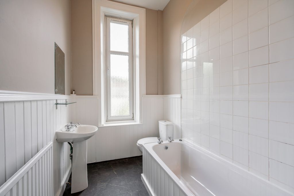 Additional image 12 of 3 bed flat to rentWallace Street, Stirling, Stirlingshire FK8