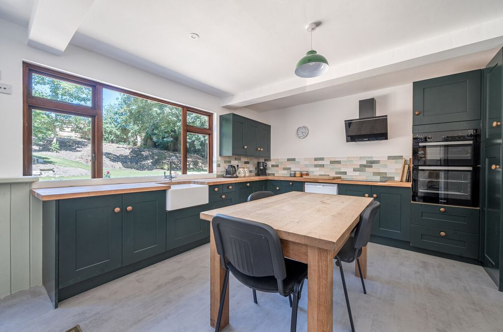 Property photo 3 of 18 1315547-10-686d56...