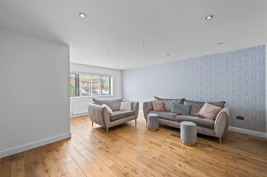 Property photo 2 of 33