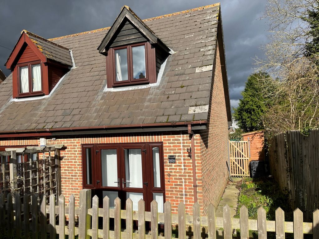 Property photo 1 of 20 1 Bedroom Semi Detached House