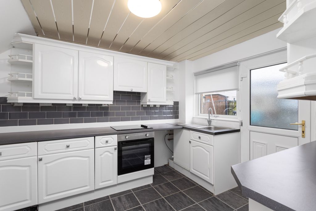 Property photo 2 of 16 71 Burnside Crescent 12