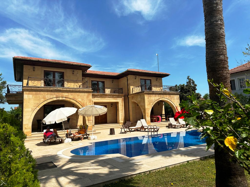 Property photo 1 of 25 Grand Private Villa With Pool And Luxury Facilities - Main View Of Grand Private Villa And Pool