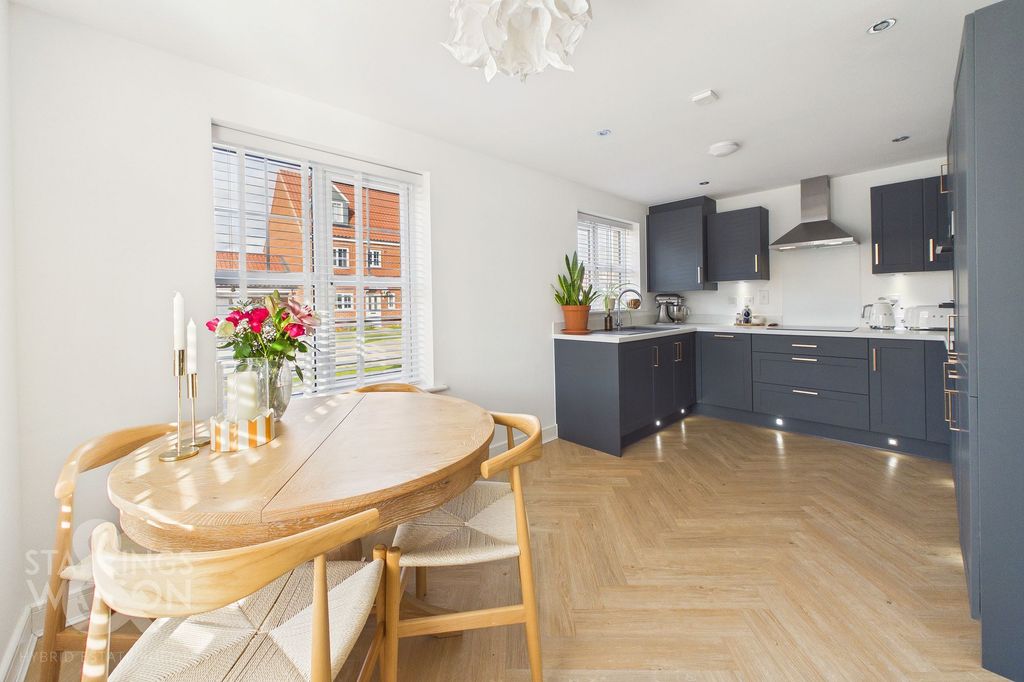 Property photo 3 of 27