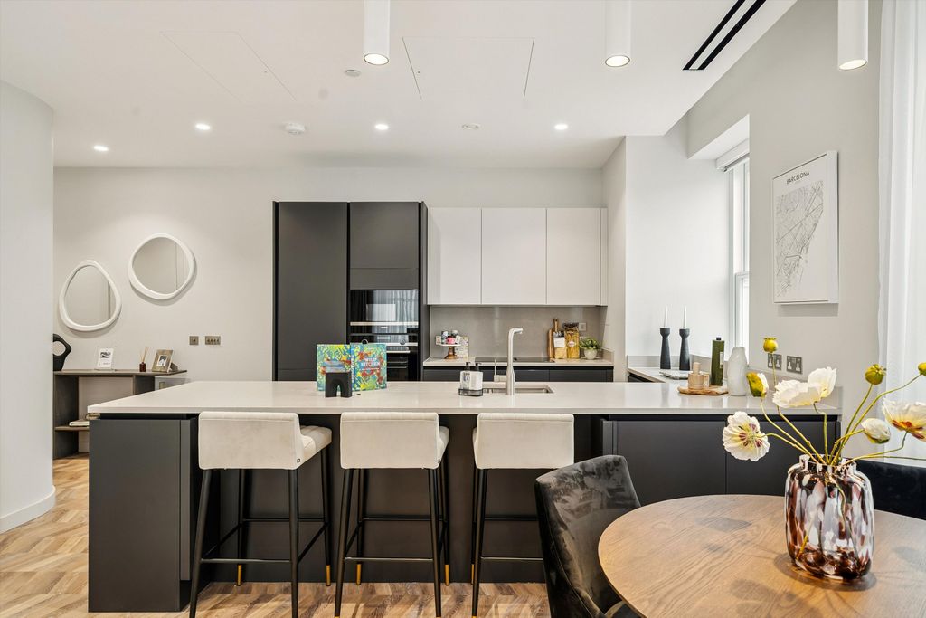 Property photo 3 of 14 Image