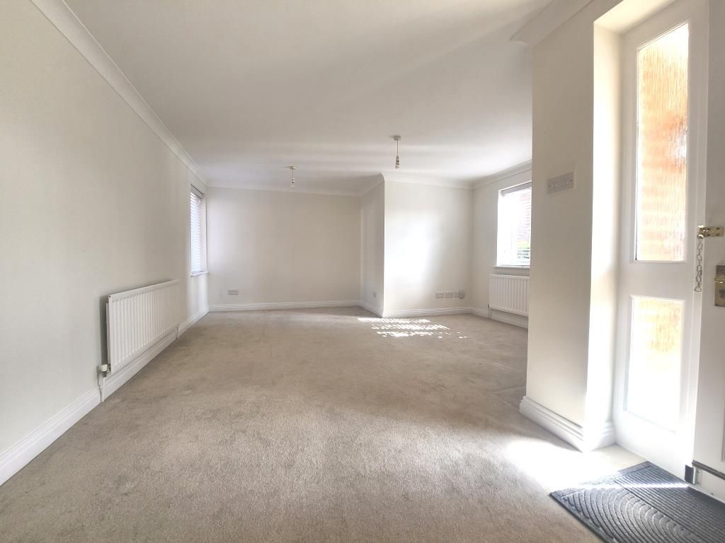 Property photo 2 of 12 Best Lounge 3.Jpg