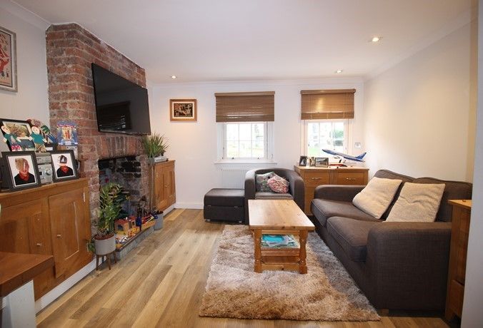 Property photo 2 of 10 Lounge