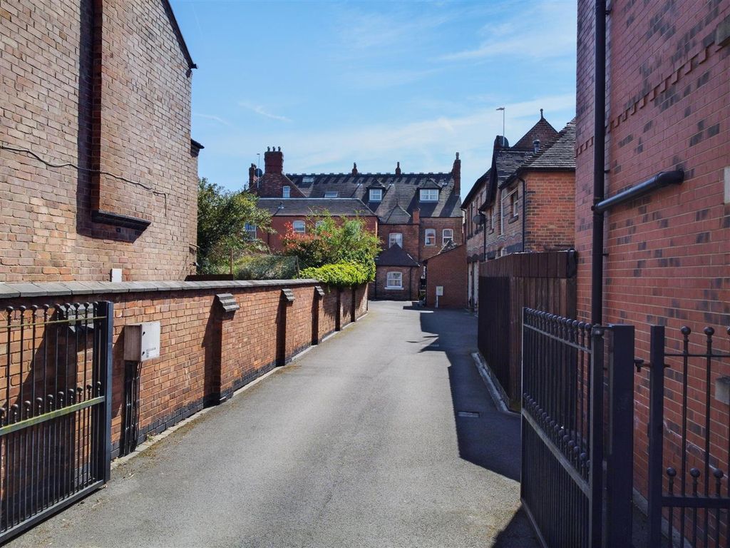 Property photo 3 of 16 Outside