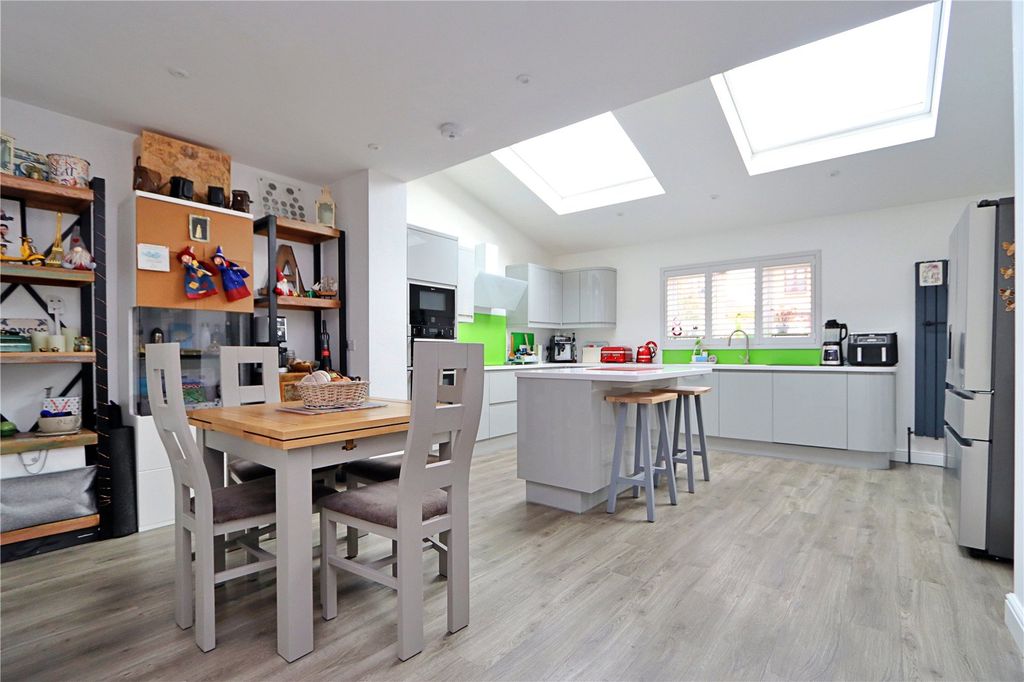 Property photo 2 of 20 Picture No. 17