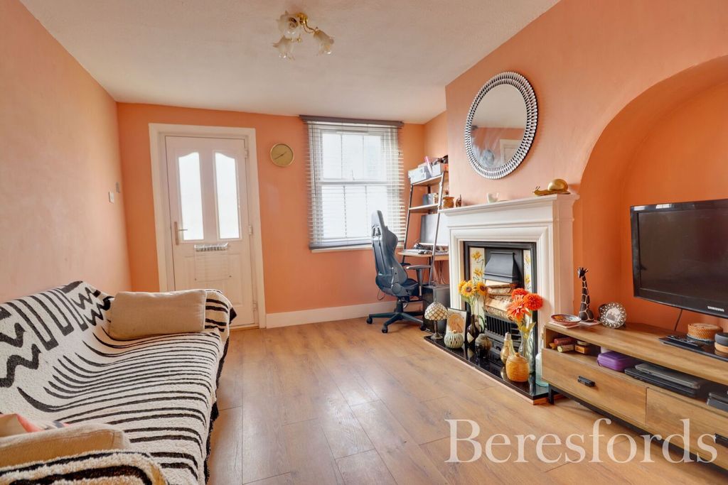 Property photo 3 of 12 Picture 3