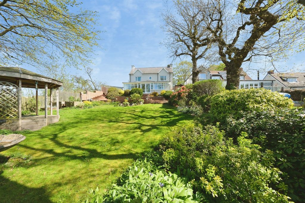 Property photo 1 of 28