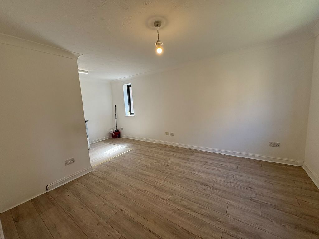 Property photo 2 of 3