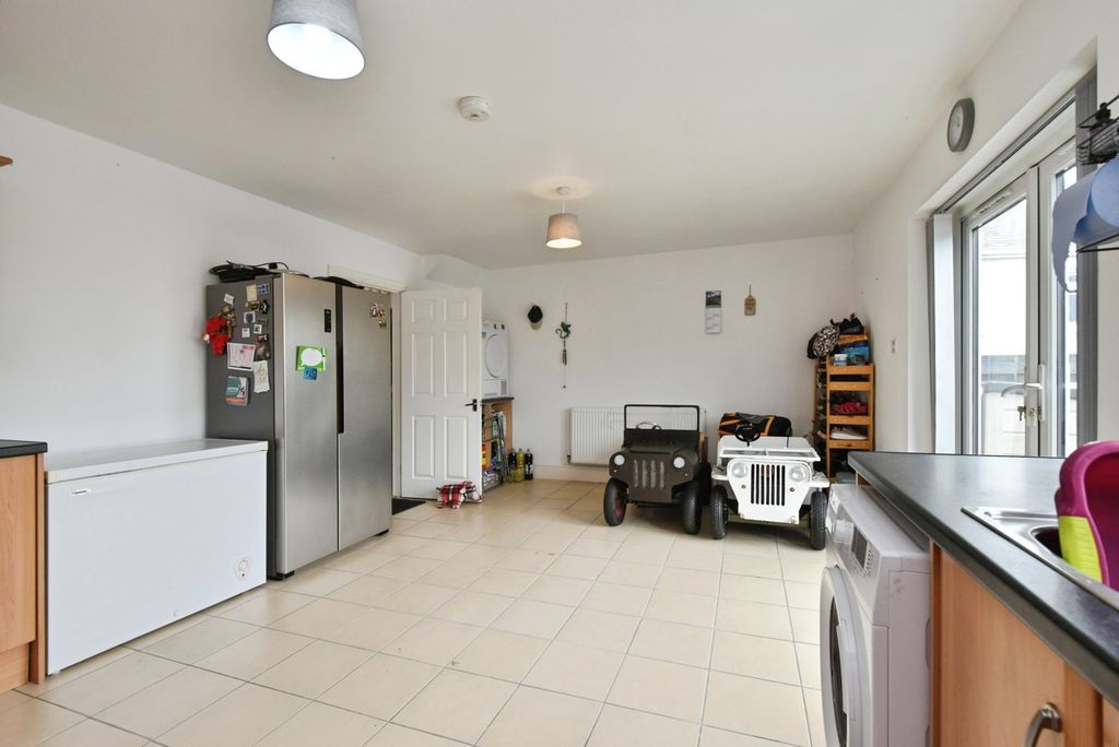 Property photo 3 of 18 Pbox-Img.Jpg