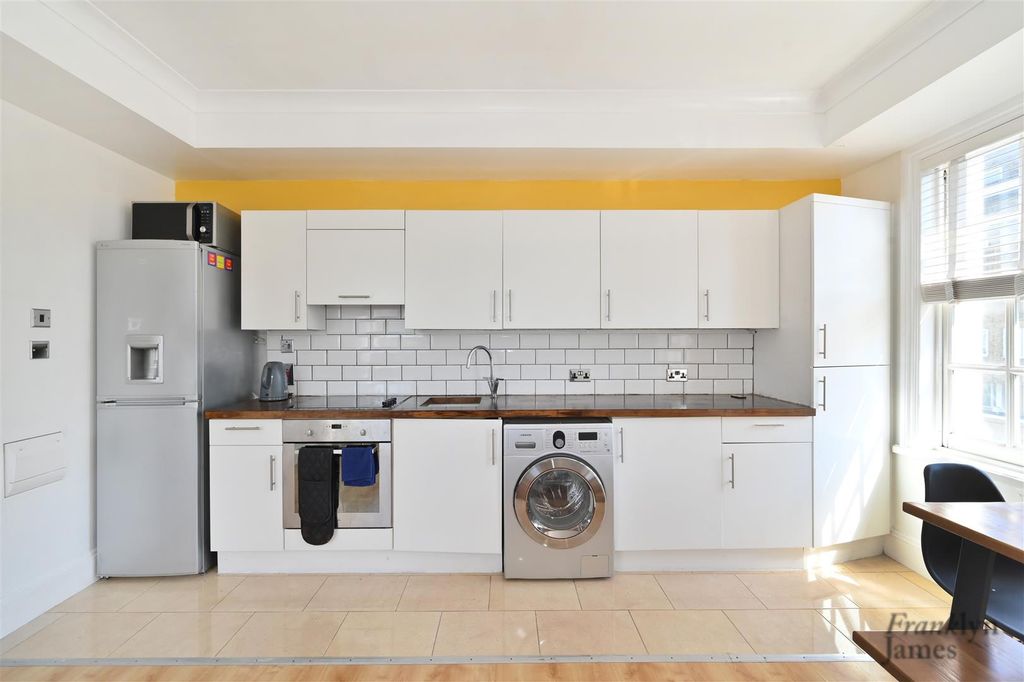 Property photo 3 of 7 Commercial-Road (8).Jpg