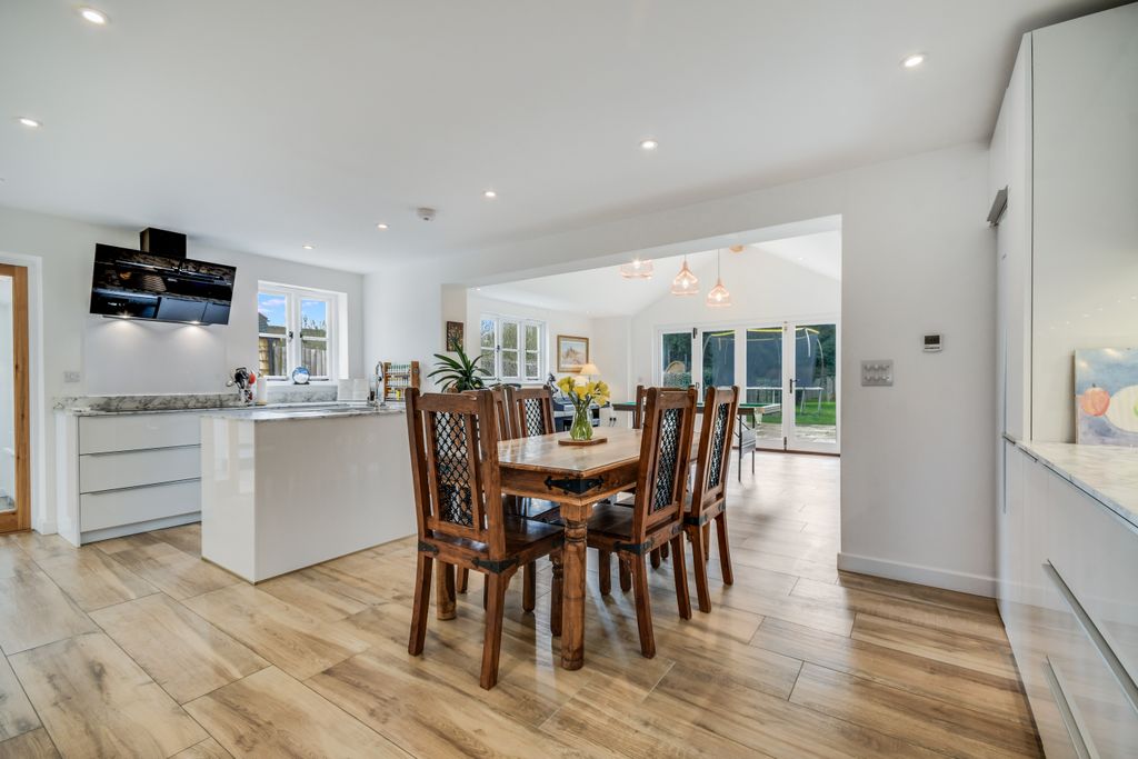 Property photo 2 of 26