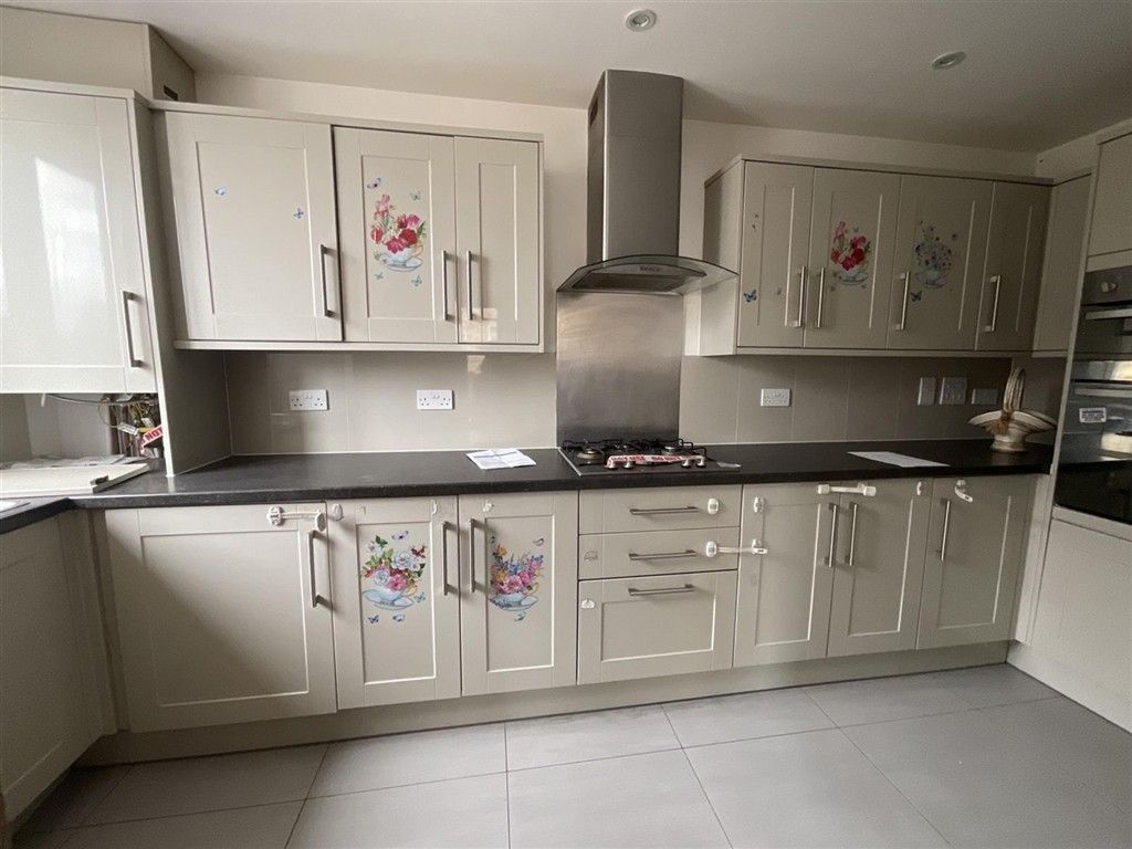 Property photo 3 of 4 Kitchen