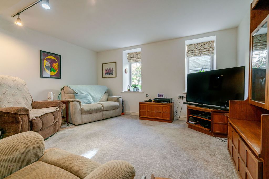 Additional image 6 of 1 bed flat for sale7 Whitaker House Apartments, Charlotte Close, Halifax HX1
