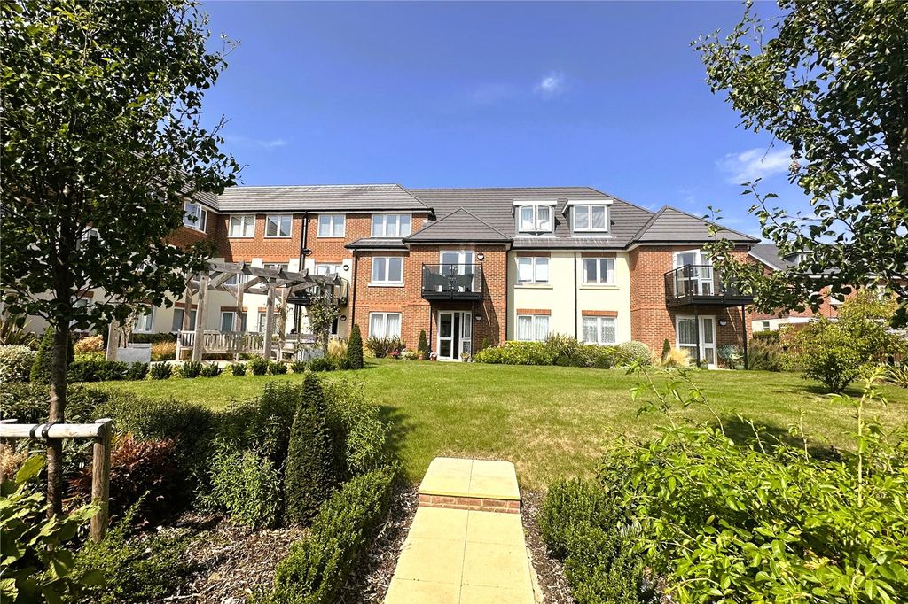 Property photo 2 of 14 Picture No. 23