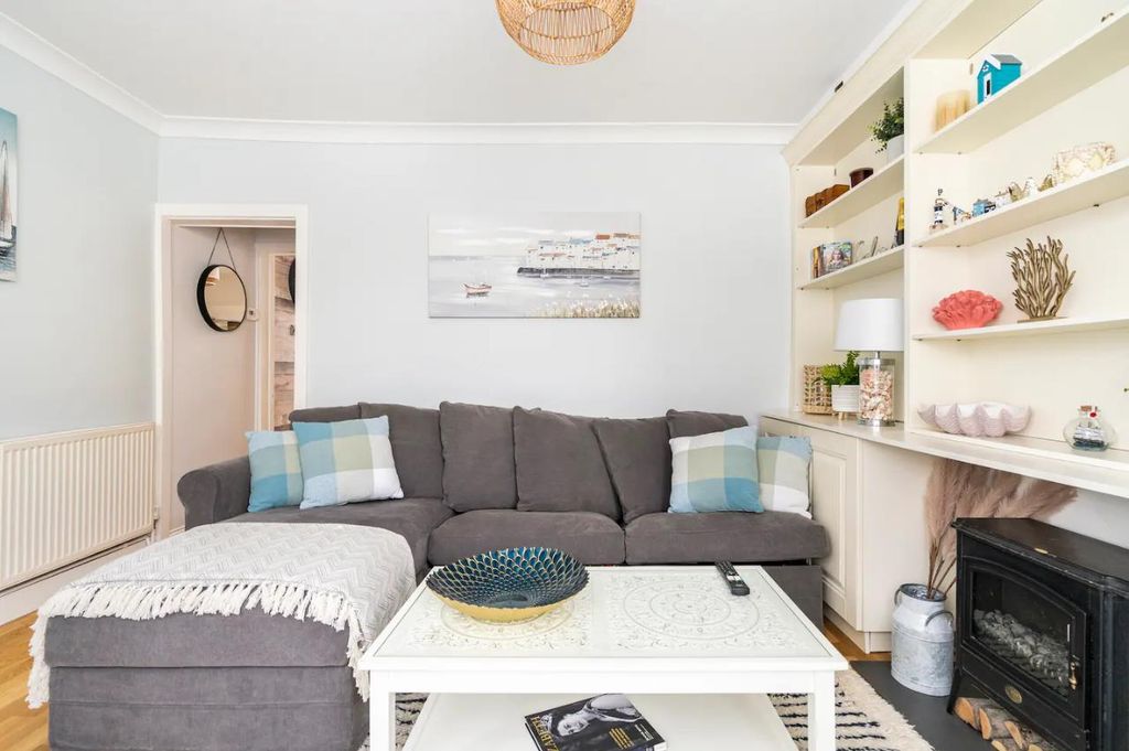 Property photo 3 of 18 Lounge 2.Png