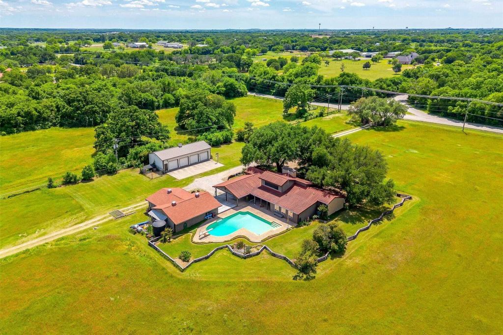 Property photo 1 of 31
