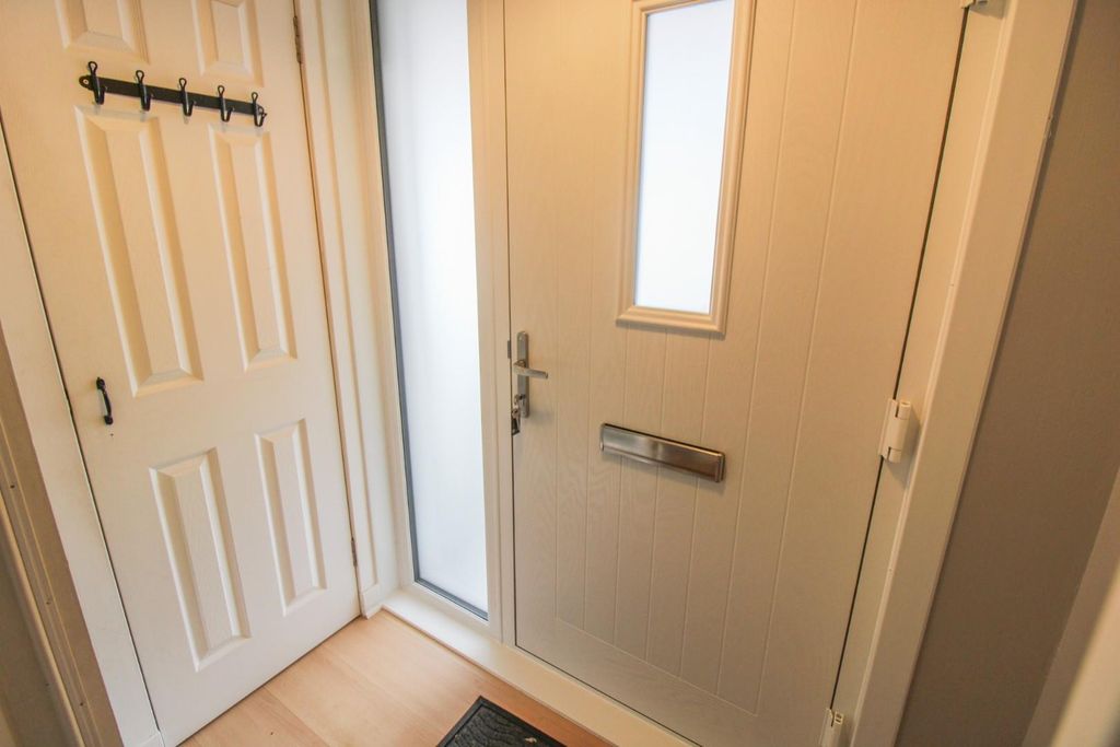 Property photo 2 of 15 Entrance Vestibule.Jpg