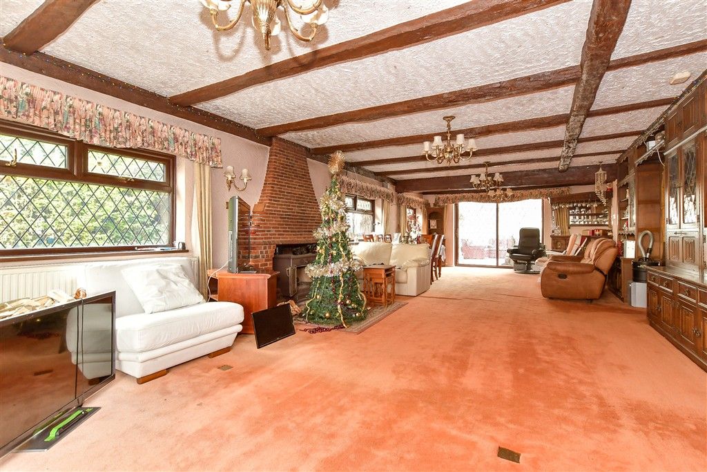 Property photo 1 of 12 Lounge