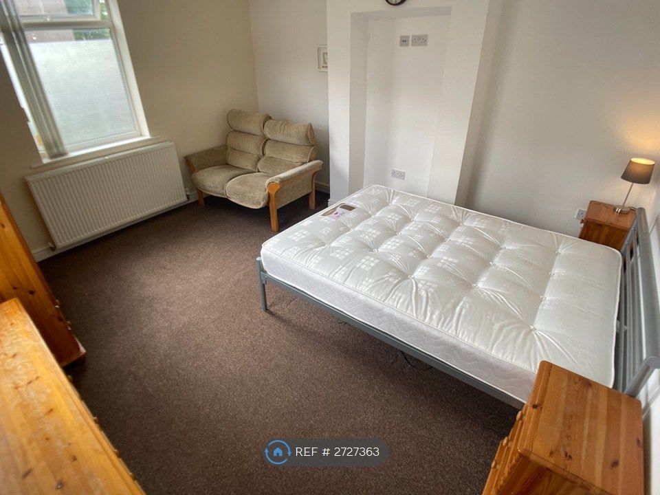 Property photo 3 of 9 Room 3