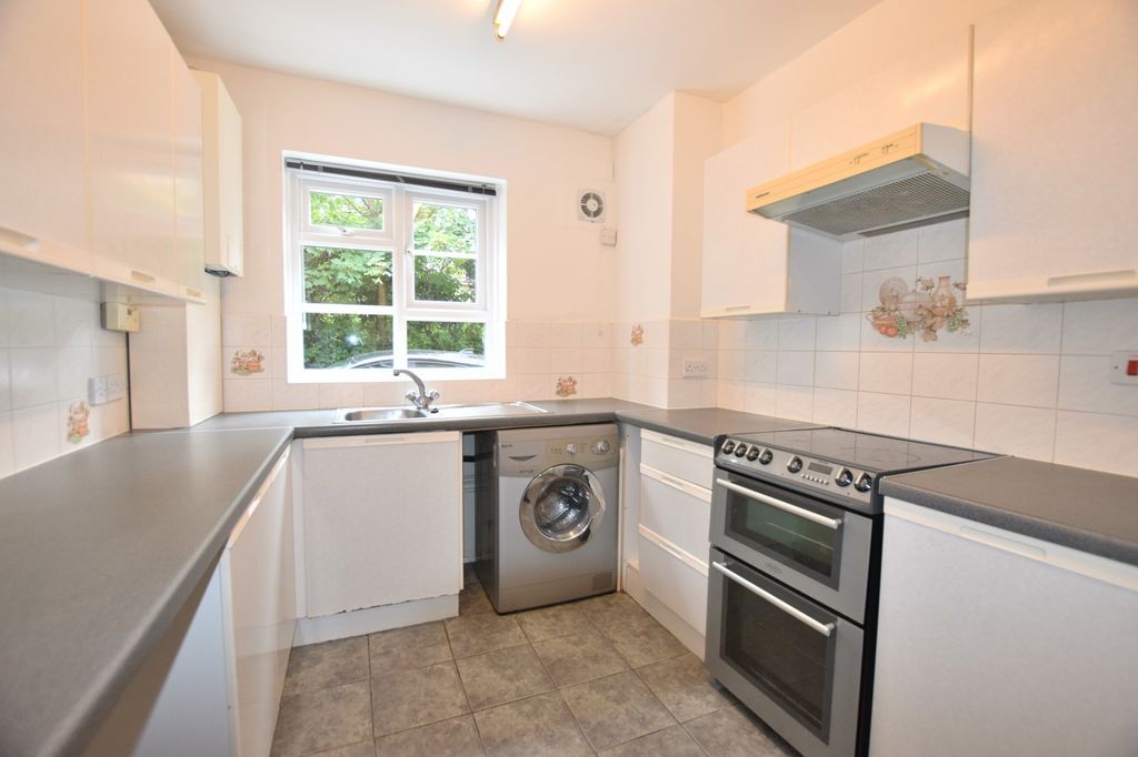 Property photo 3 of 6 Kitchen