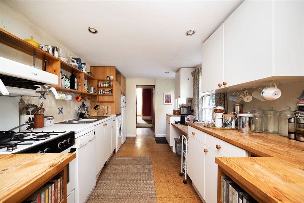 Property photo 3 of 16 Kitchen