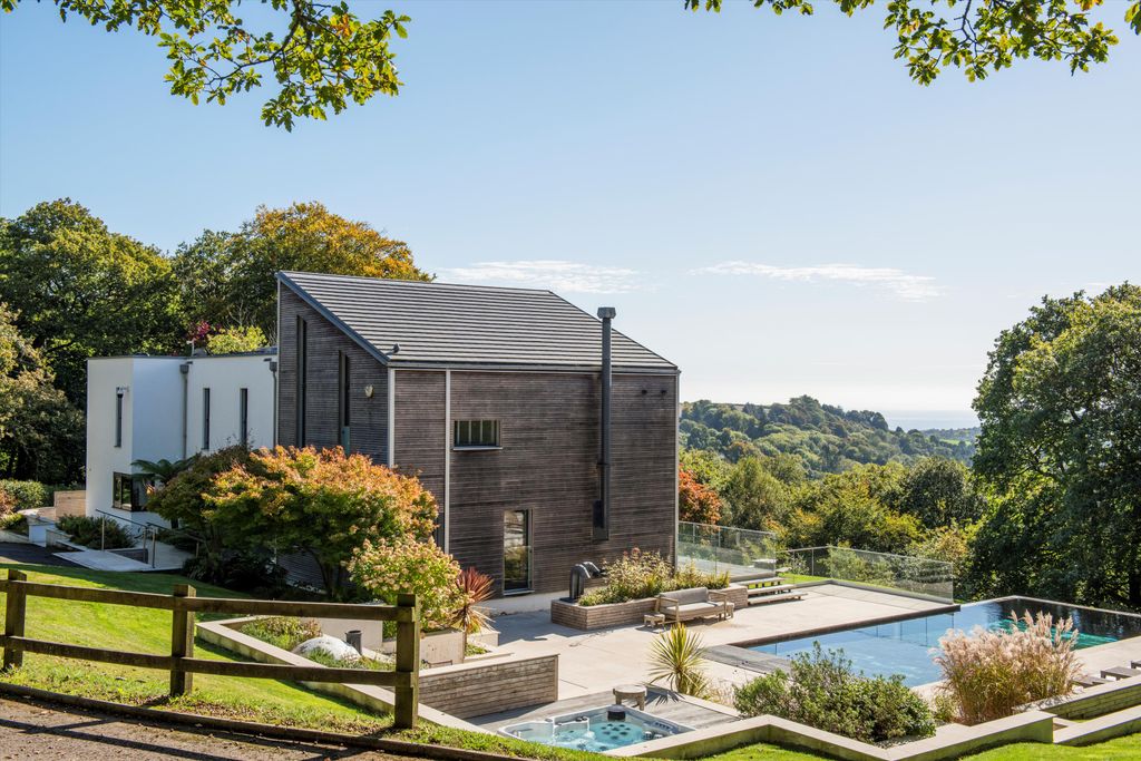 Property photo 3 of 32 Image