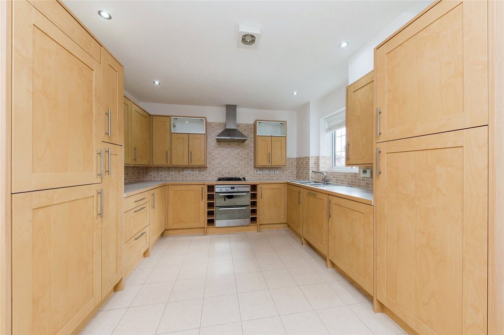 Property photo 3 of 19 Picture No. 30