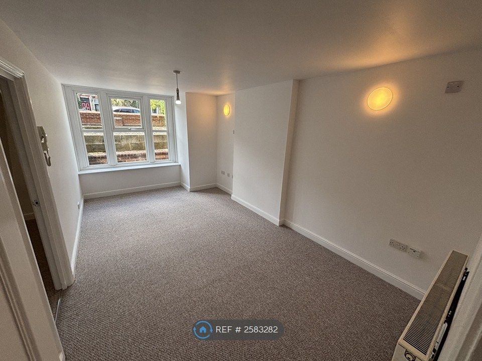 Property photo 2 of 14 Lounge