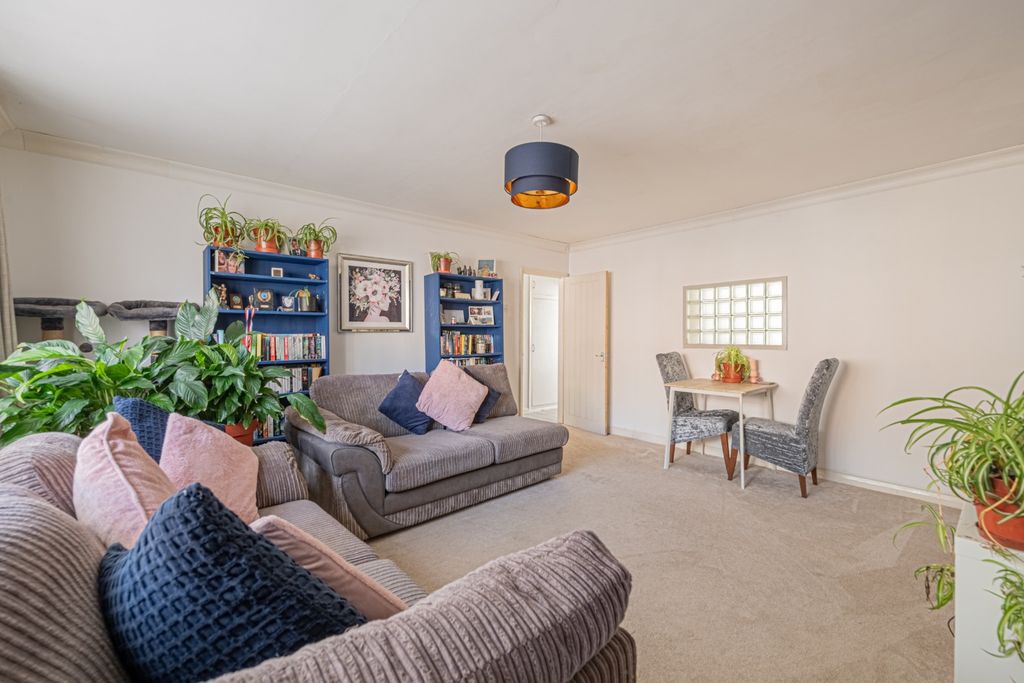 Property photo 2 of 14 5523452