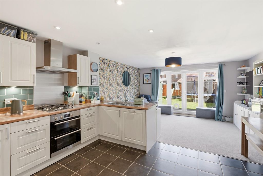 Property photo 3 of 20 22-Rowanway-006.Jpg