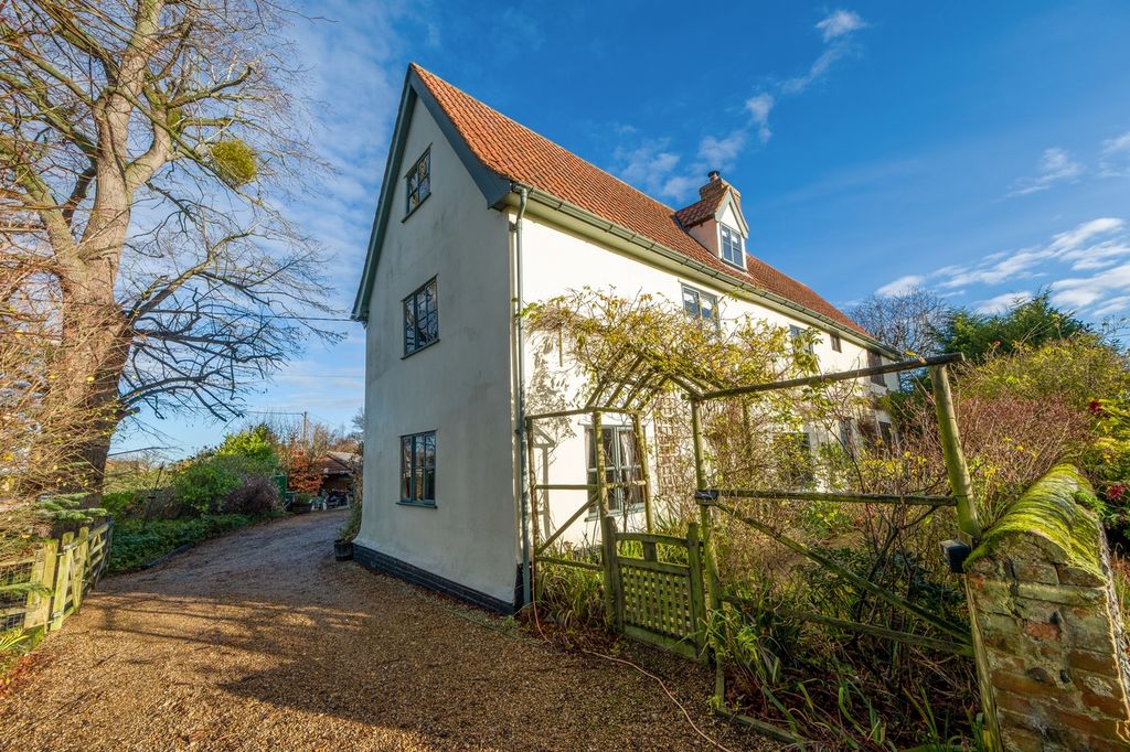 Property photo 2 of 34