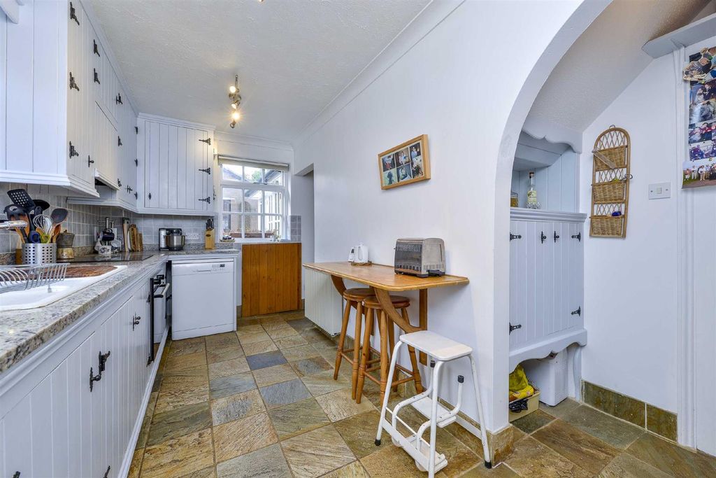 Property photo 3 of 25