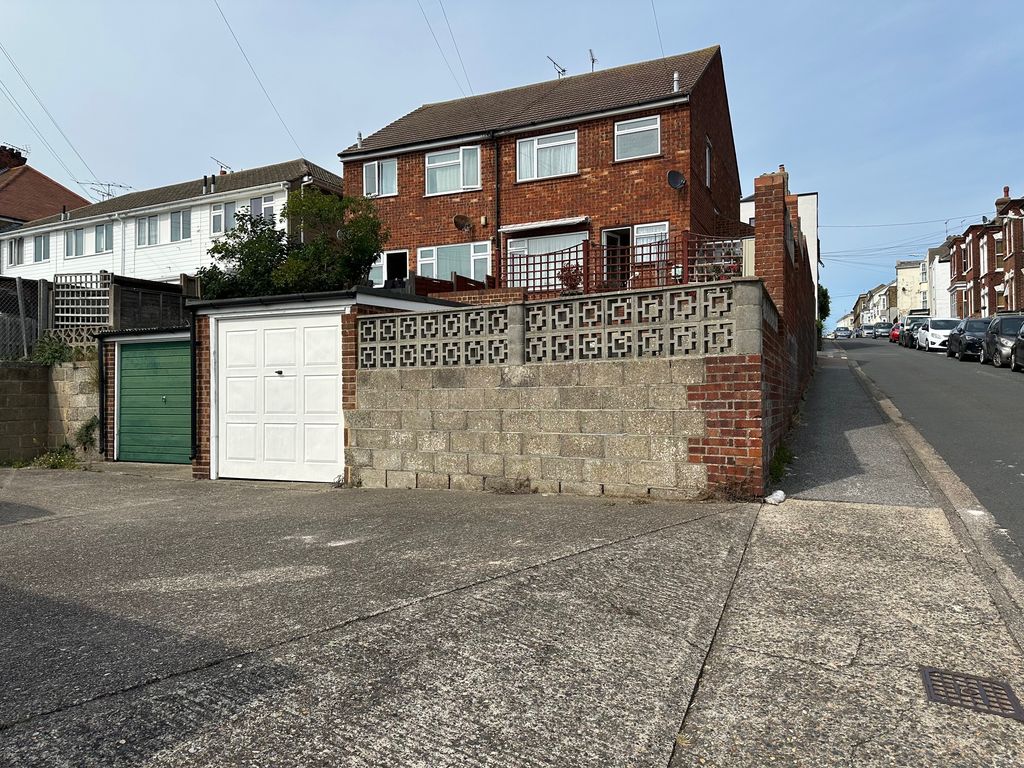 Property photo 2 of 6