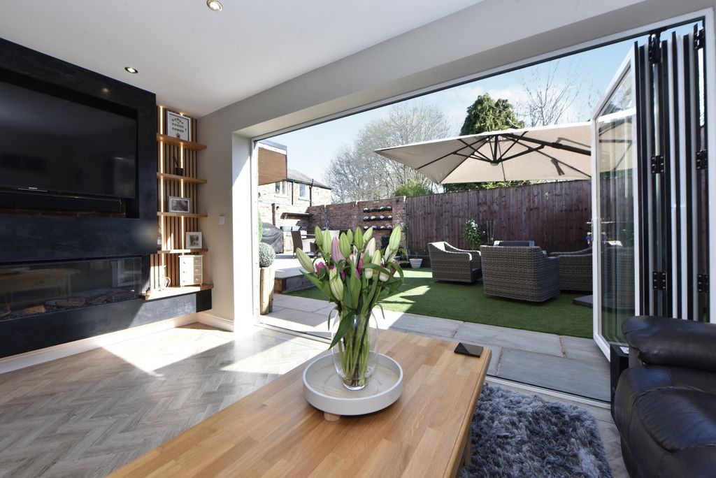 Property photo 2 of 28 Lounge