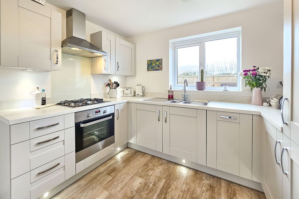 Property photo 2 of 22