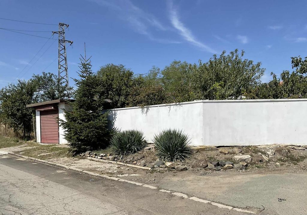 Property photo 2 of 32