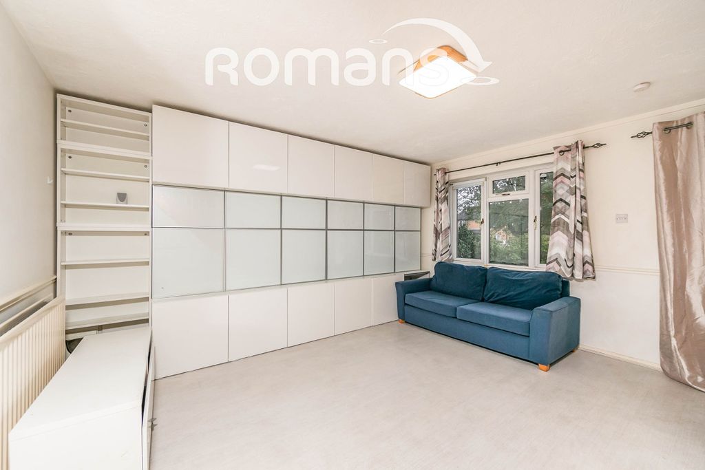 Property photo 2 of 11 6