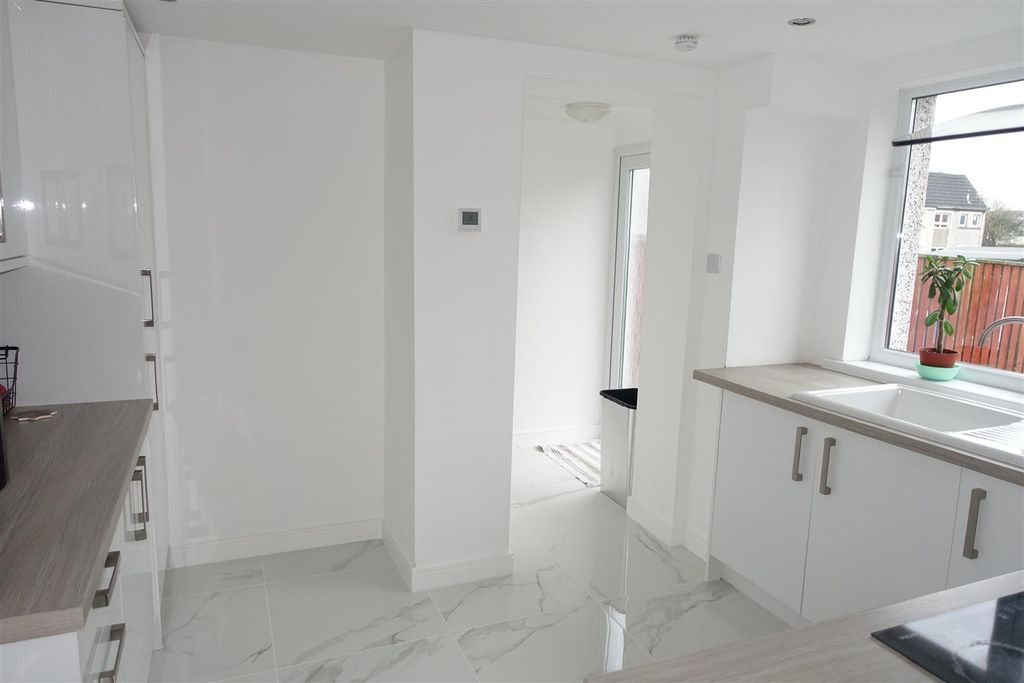 Property photo 3 of 13 Kitchen